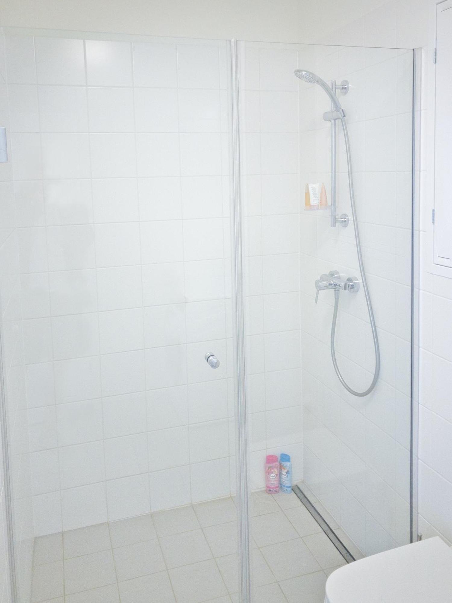 Whats-App Self-Check-In - 1Br Apartment, Near Airport,15 Min To Center Vienna Room photo