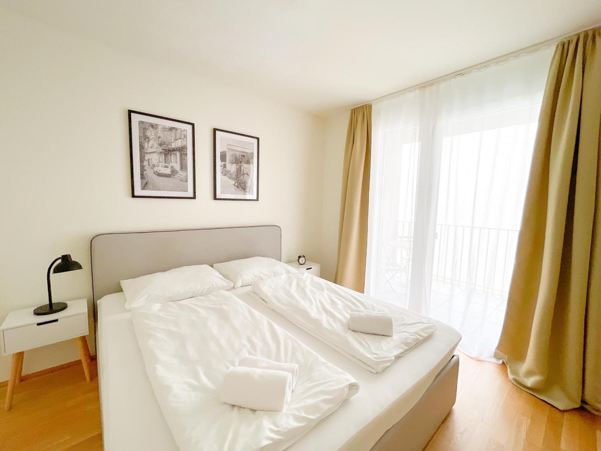 Whats-App Self-Check-In - 1Br Apartment, Near Airport,15 Min To Center Vienna Room photo