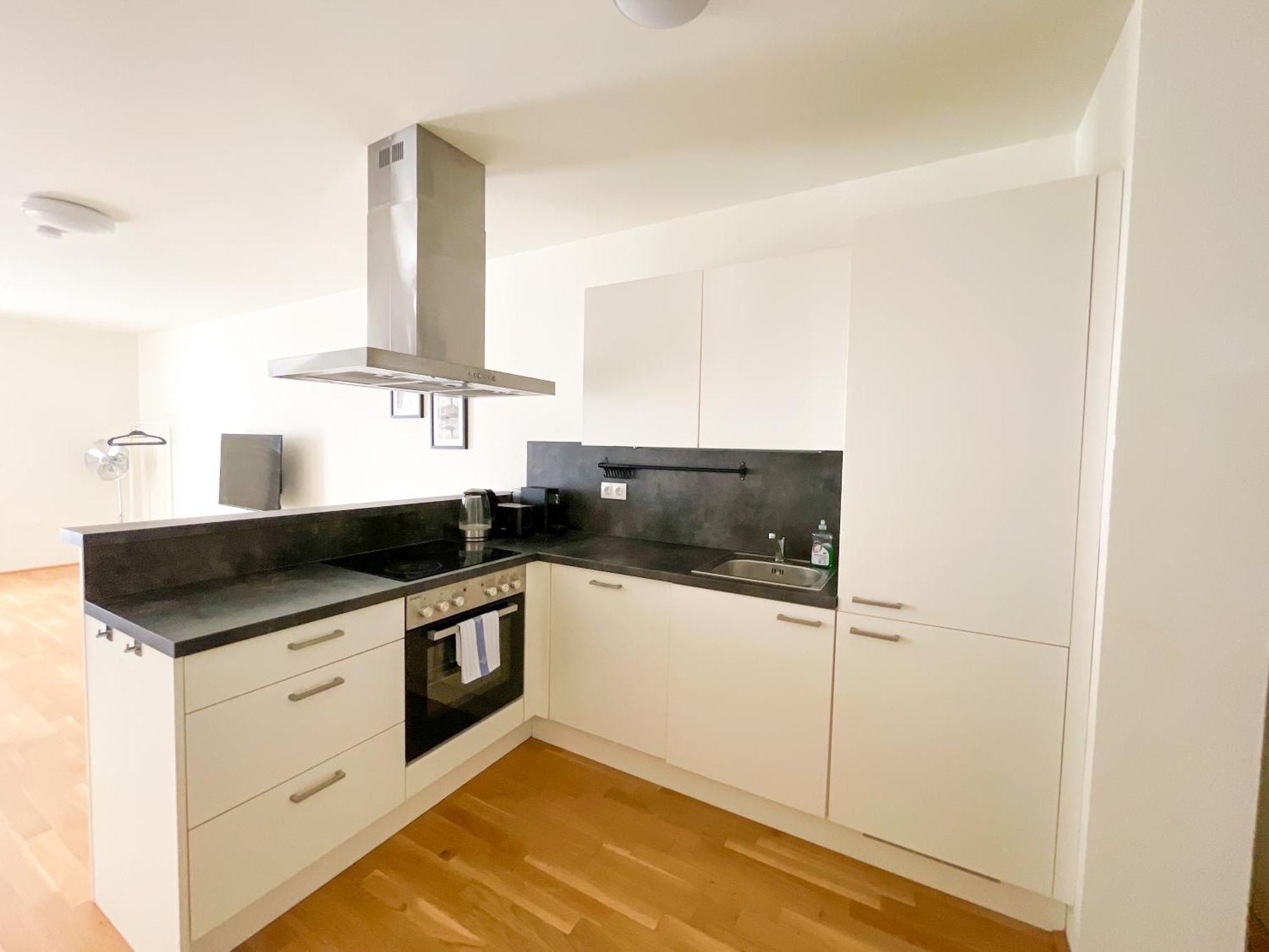 Whats-App Self-Check-In - 1Br Apartment, Near Airport,15 Min To Center Vienna Room photo