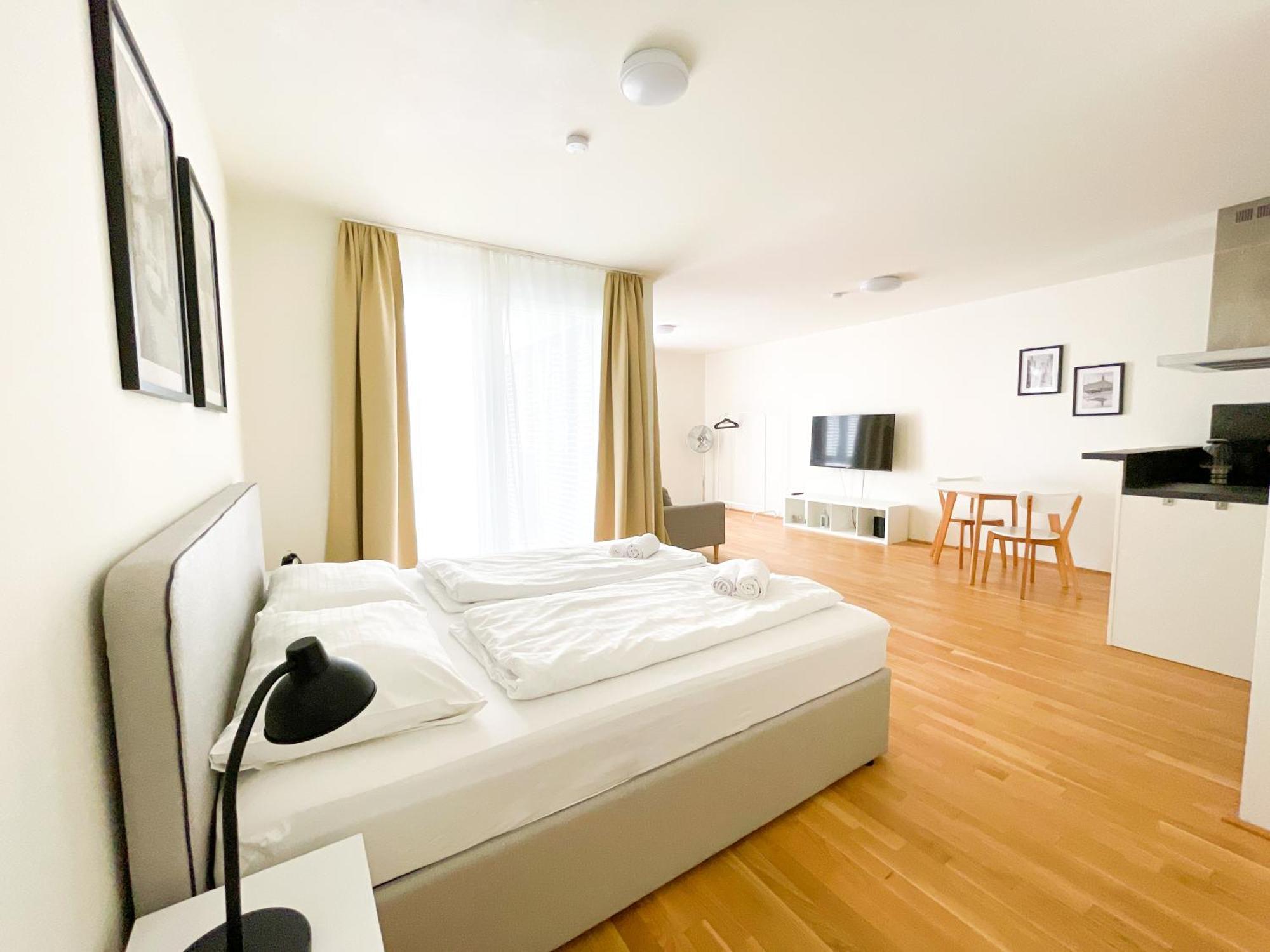 Whats-App Self-Check-In - 1Br Apartment, Near Airport,15 Min To Center Vienna Room photo